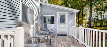 Charming lakeside home near skiing w/ shared pool, tennis courts, & washer/dryer