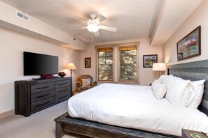 6 bedrooms, iron/ironing board, travel crib, free WiFi