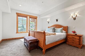 6 habitaciones, tabla de planchar con plancha y cuna de viaje 