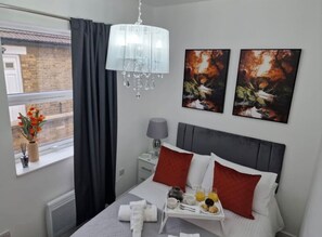1 habitación, escritorio, tabla de planchar con plancha y wifi gratis