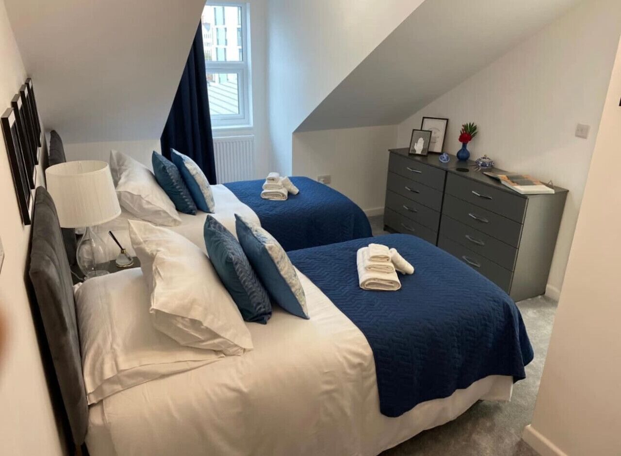 2 bedrooms, desk, iron/ironing board, WiFi