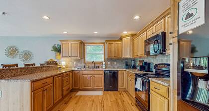 Serene home with private dock, waterslide & fully equipped kitchen
