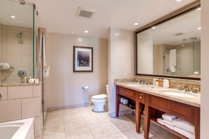 Douche, séchoir à cheveux, serviettes fournies