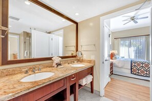 Een douche, een haardroger, handdoeken