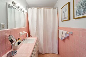 Douche, serviettes fournies