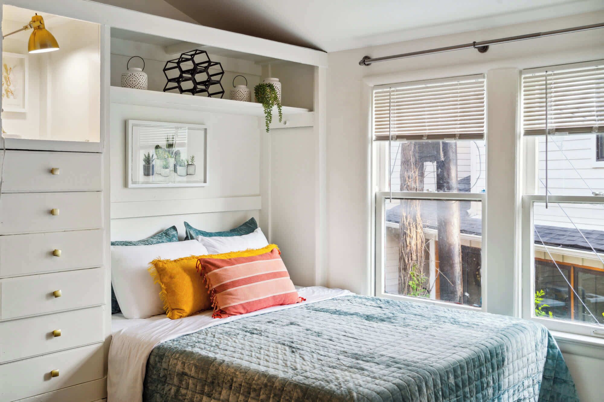 1 bedroom, travel cot, WiFi, bed sheets