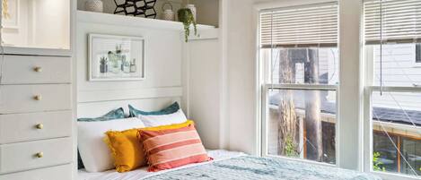 1 bedroom, travel cot, WiFi, bed sheets