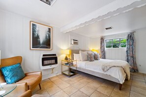 1 bedroom, travel cot, WiFi, bed sheets