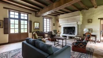 Villa | Living room | Fireplace