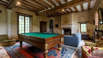 Villa | Living room | Fireplace