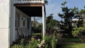 Exterior - Escape to our charming waterfront beach house in Beach Haven, just steps from the shore. This 3-bedroom retreat offers stunning bay views and a cozy atmosphere for a peaceful coastal getaway. Perfect for families, your ultimate vacation awaits!! (Beach Haven)