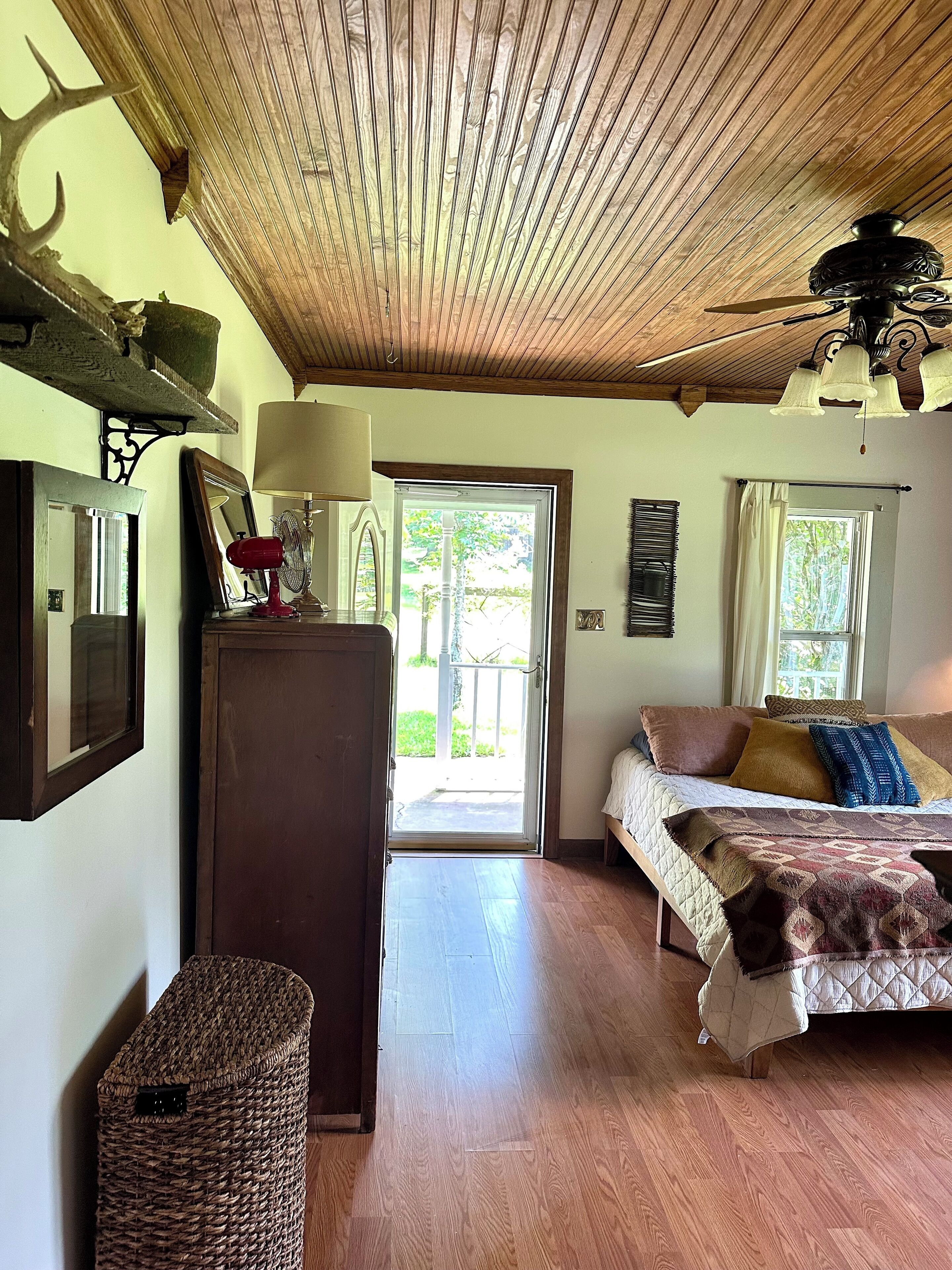 4 bedrooms, bed sheets