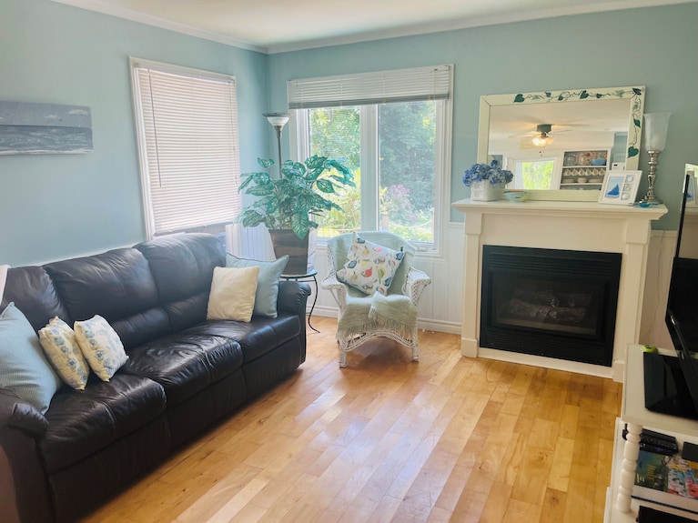 2 Bdm Cottage In The Bluff, Only 3 Min Walk To Parlee. Ac, Wifi And 2 Sunrooms - Shediac