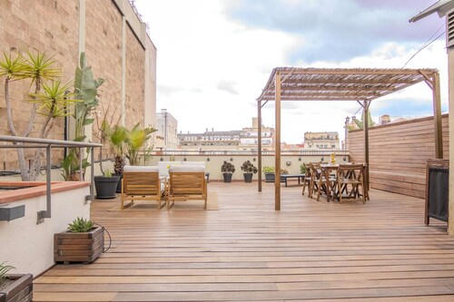 Spectacular terrace and cozy apartment in the center. AC and WiFi
