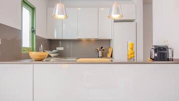 Micro-ondes, four, plaque de cuisson, lave-vaisselle