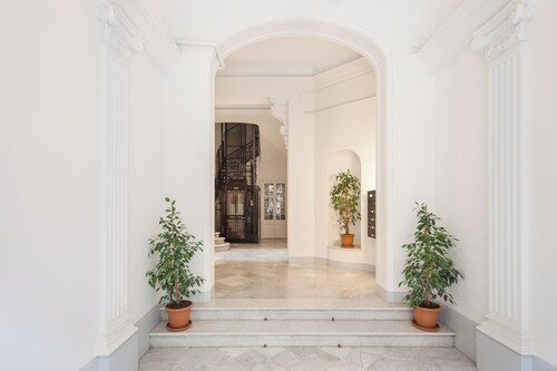 Spectacular terrace and cozy apartment in the center. AC and WiFi