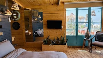 Habitación básica, vistas al mar | Tabla de planchar con plancha y wifi gratis