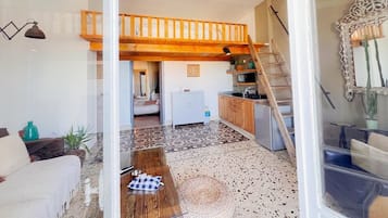 Luxury Double Room, Balcony, Sea View | Living area