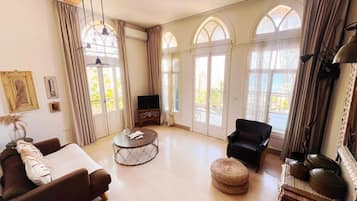 Habitación de lujo doble, balcón, vistas al mar | Zona de estar