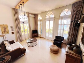 Second Wind | Living area