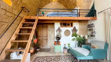 Standard Room, Partial Sea View | Seterika/papan seterika, Wi-fi percuma