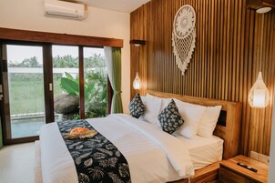 Escritorio, espacio para trabajar con laptop y wifi gratis 