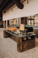 Desayuno a la carta todos los días (con cargo)