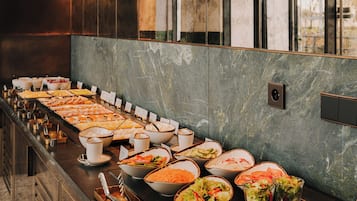 Daily cooked-to-order breakfast for a fee