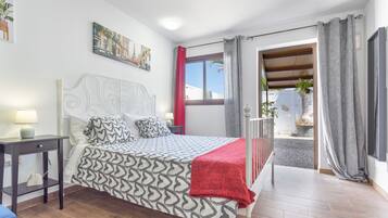 2 slaapkamers, een strijkplank/strijkijzer, beddengoed