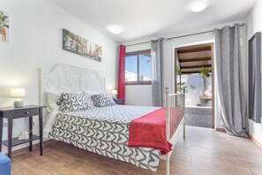 2 chambres, fer et planche à repasser, draps fournis