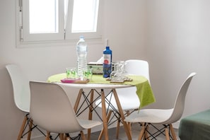 Makan di kamar