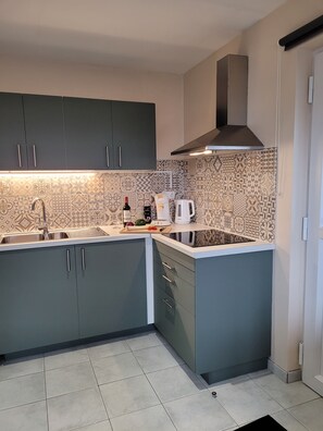 Fridge, microwave, oven, stovetop - Studio at the corner of the Fagnes. Direct access to the Hautes Fagnes nature reserve (Waimes)