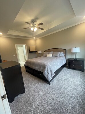 4 bedrooms, iron/ironing board, WiFi, bed sheets