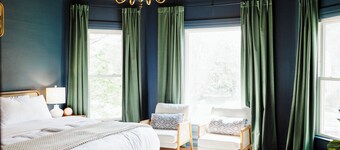 Cozy Luxe Retreat| High-End Design w/outdoor fire pit WI Dells, Cascade MT, Devils Lake