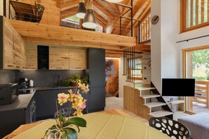 Fridge, microwave, oven, stovetop - Chalet "de la Tata" with Mountain Views, Private Wellness Area and WiFi (Rabbi)