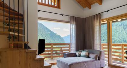 Chalet "de la Tata" with Mountain Views, Private Wellness Area and WiFi