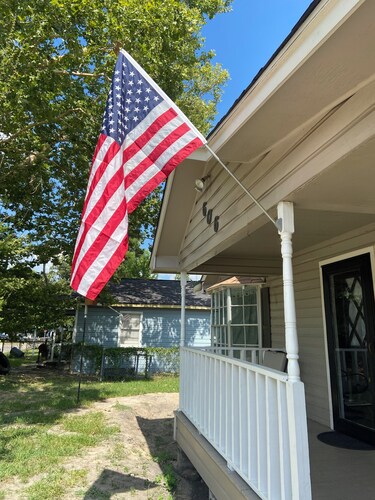 Air Travelers Reprieve- Downtown Humble 4 miles from the airport