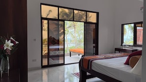 6 bedrooms, iron/ironing board, WiFi, bed sheets