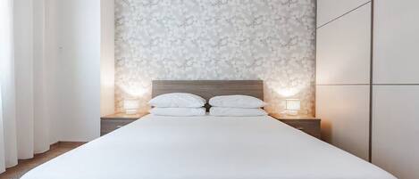 1 slaapkamer, een strijkplank/strijkijzer, wifi, beddengoed