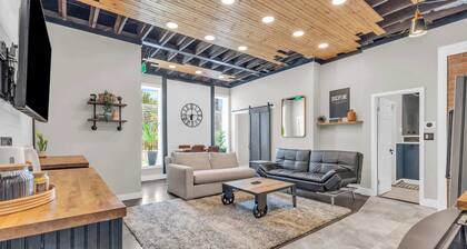 Walk to Downtown, King Bed, great for long stays