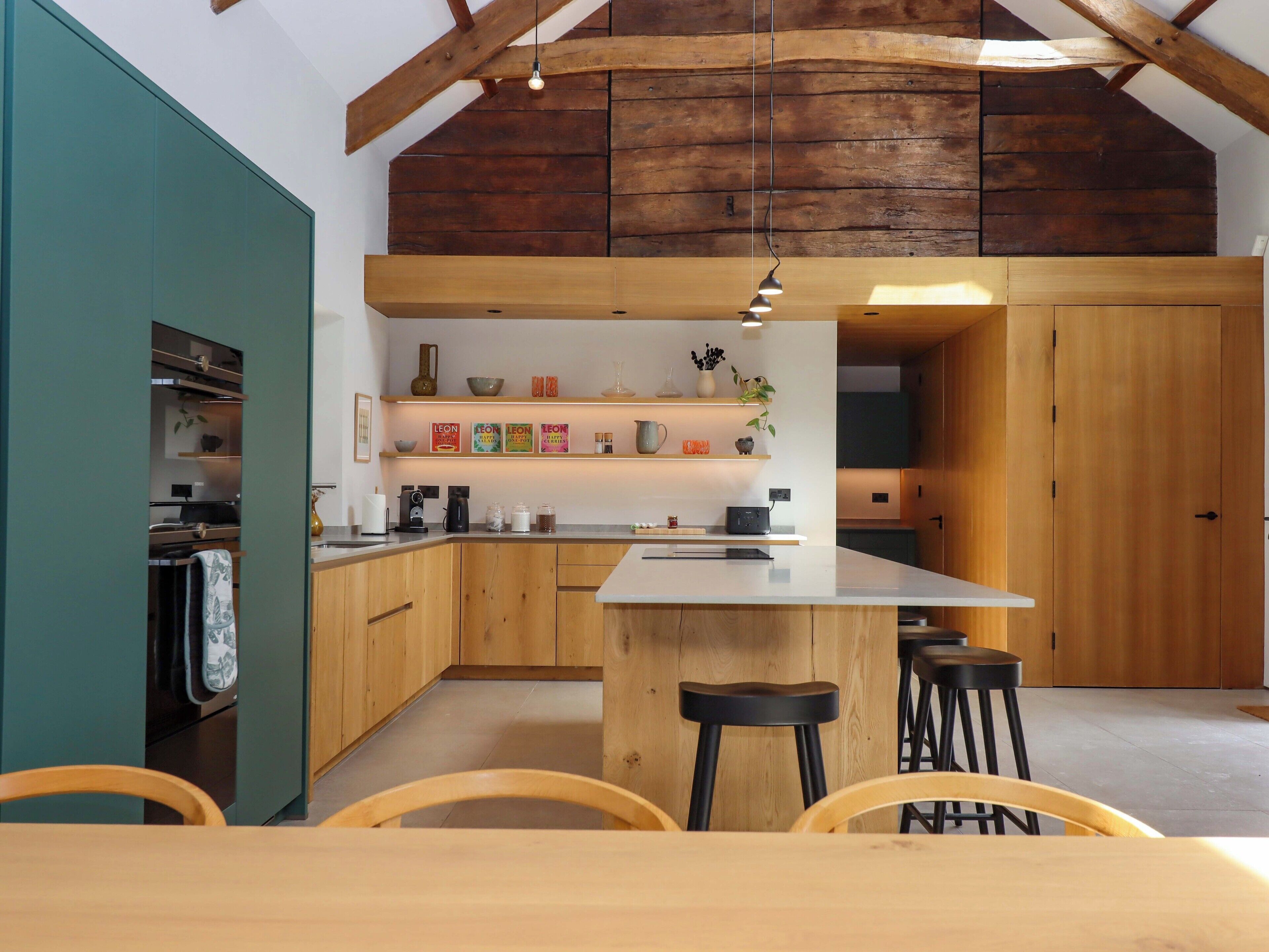 Cottage | Private kitchen | Dishwasher, cookware/dishes/utensils