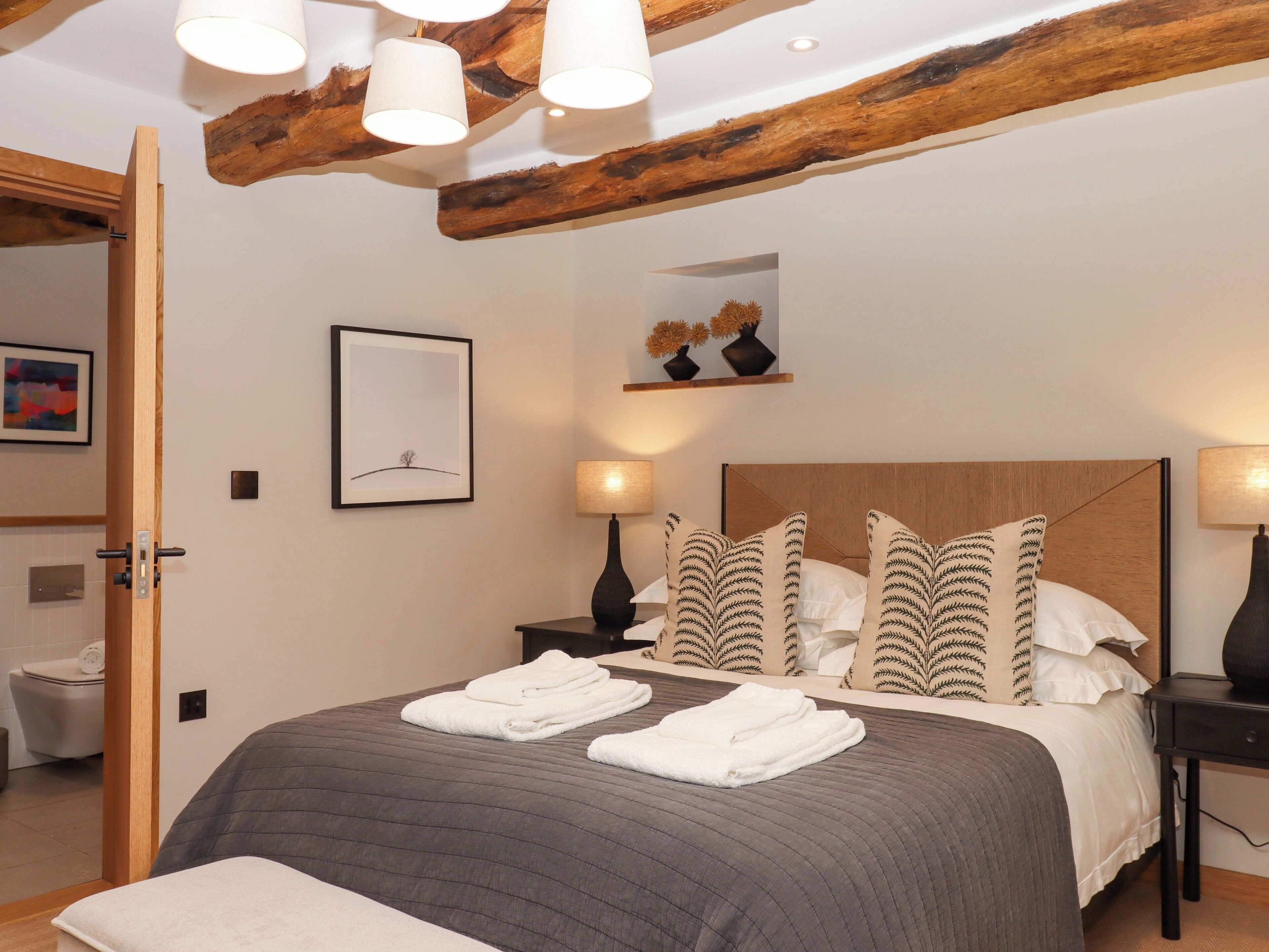 Cottage | 4 bedrooms, individually decorated, individually furnished, free WiFi