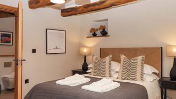 Cottage | 4 bedrooms, individually decorated, individually furnished, free WiFi