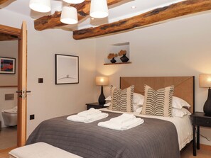 كوخ | 4 عدّة غرف نوم وبديكورات فريدة لكل غرفة وطراز فريد لكل وحدة