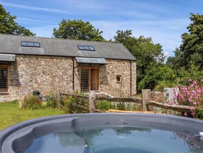Cottage | Front of property - Lower Walreddon Barn (Tavistock)