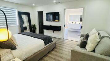 4 slaapkamers, een kluis op de kamer, een bureau