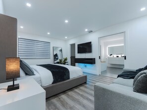 4 soverom, safe på rommet, skrivebord og strykejern/-brett