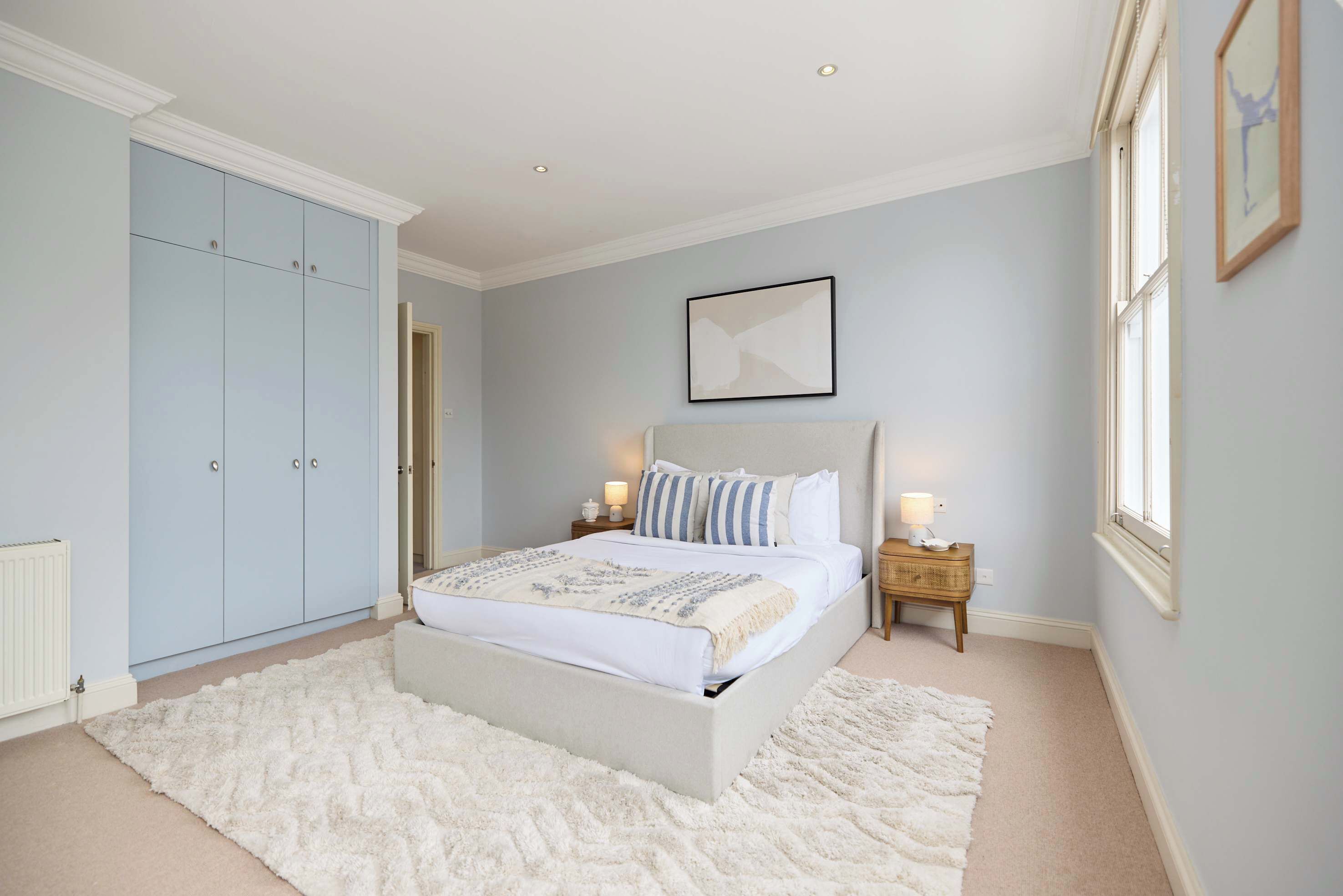 4 bedrooms, iron/ironing board, WiFi, bed sheets