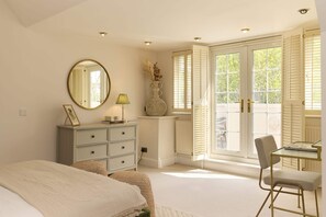 4 bedrooms, WiFi, bed sheets