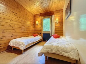 5 bedrooms, travel cot, Internet